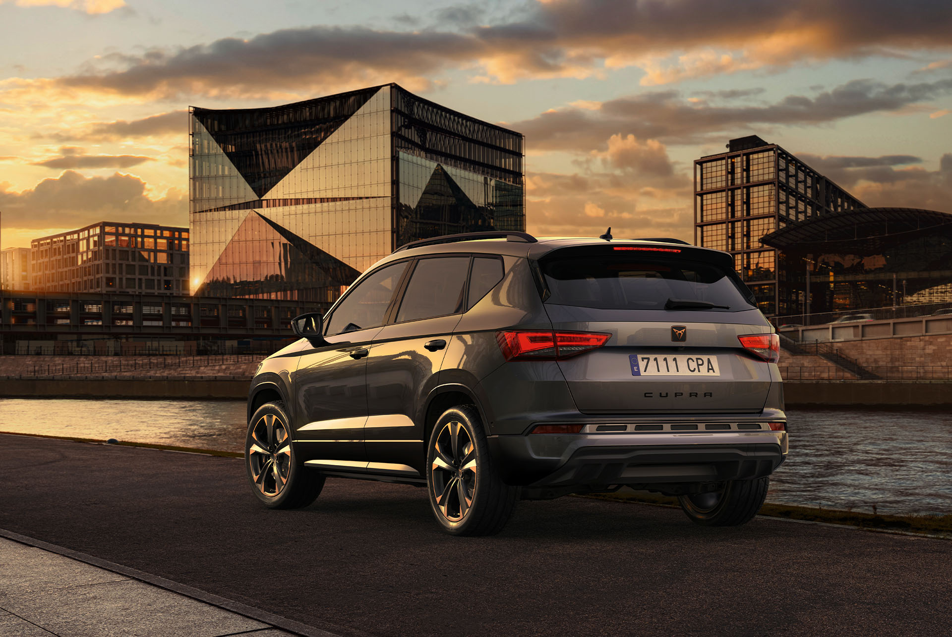 Rear view of the CUPRA Ateca SUV at sunset, highlighting the new lower front grille with air caps and the new rear diffuser, both designed to reinforce the exterior design and taking care of the aerodynamics.