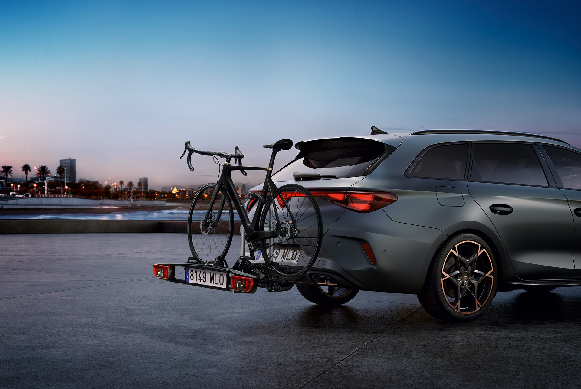 new cupra leon sportstourer 2025 thule car rear towing bike rack File name: new-cupra-leon-sportstourer-2025-rear-bike-rack